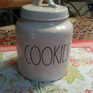 🔼🔼SALE🔼🔼Rae Dunn cookie jar
